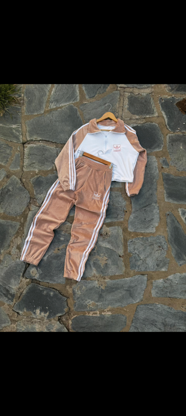 Conjunto pluhs Adidas - Image 2