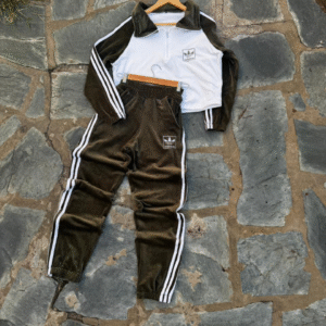 Conjunto pluhs Adidas