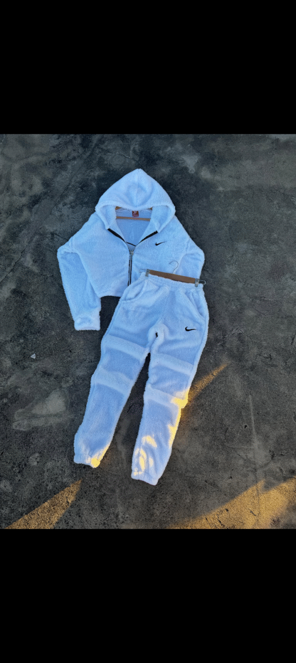 Conjunto Teddy Nike - Image 3